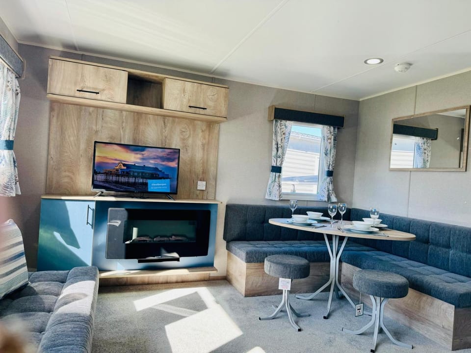 Amazing 2 bedroom caravan with hot tub Apartment in Tattershall