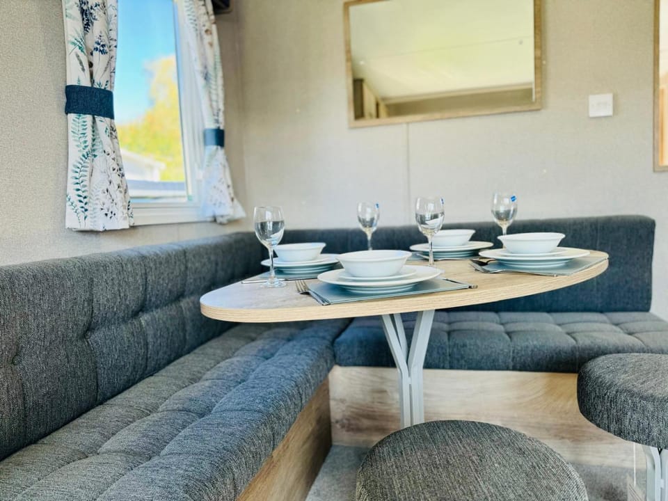 Amazing 2 bedroom caravan with hot tub Apartment in Tattershall