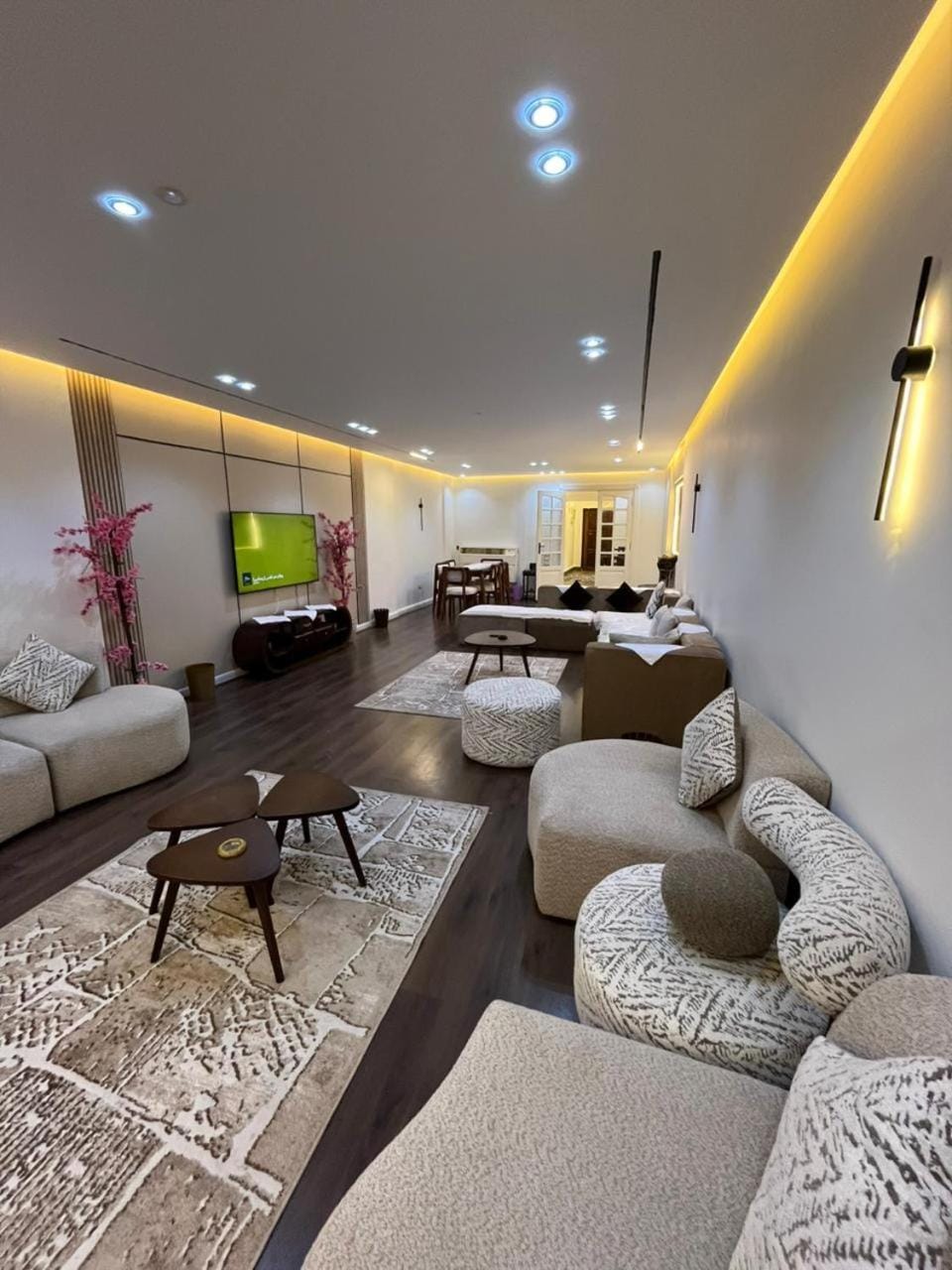 Communal lounge/ TV room, TV and multimedia, Living room, Seating area, Evening entertainment