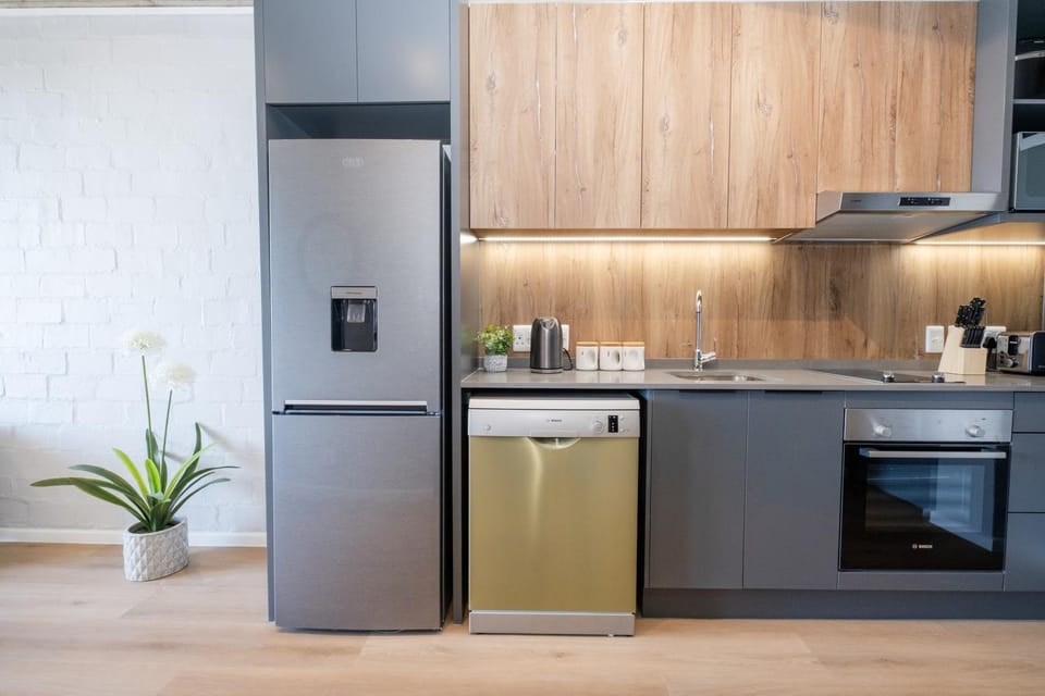 Coffee/tea facilities, Kitchen or kitchenette, dishwasher, oven, stove, toaster