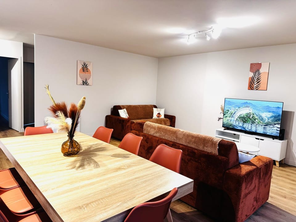 TV and multimedia, Living room, Dining area
