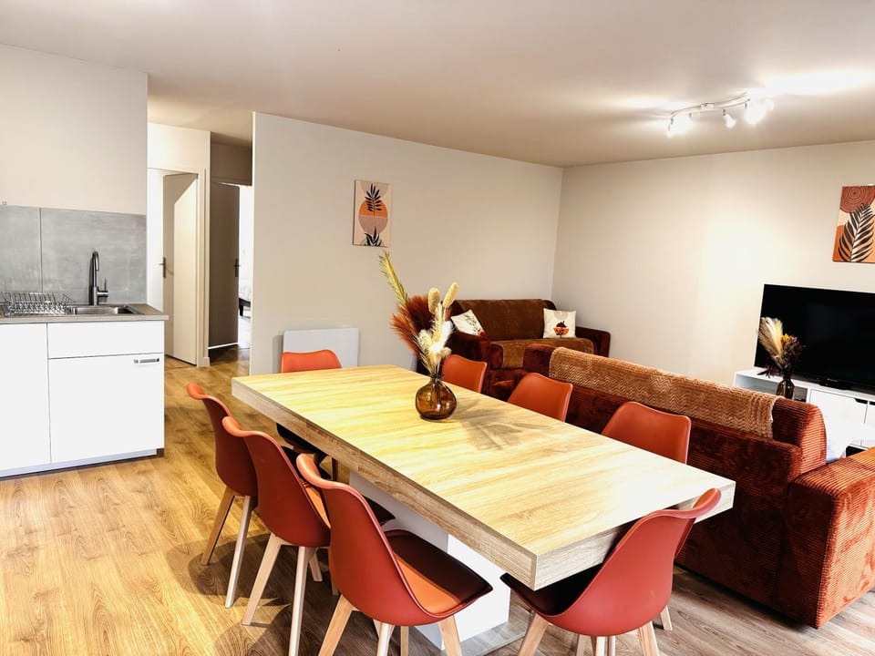 TV and multimedia, Kitchen or kitchenette, Living room, Dining area