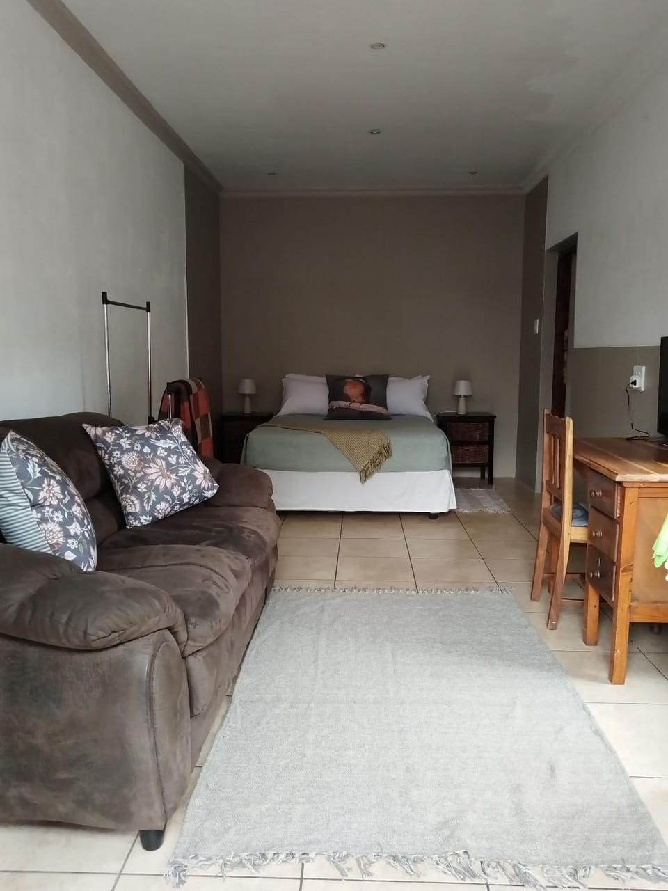 Bed, Living room, Bedroom