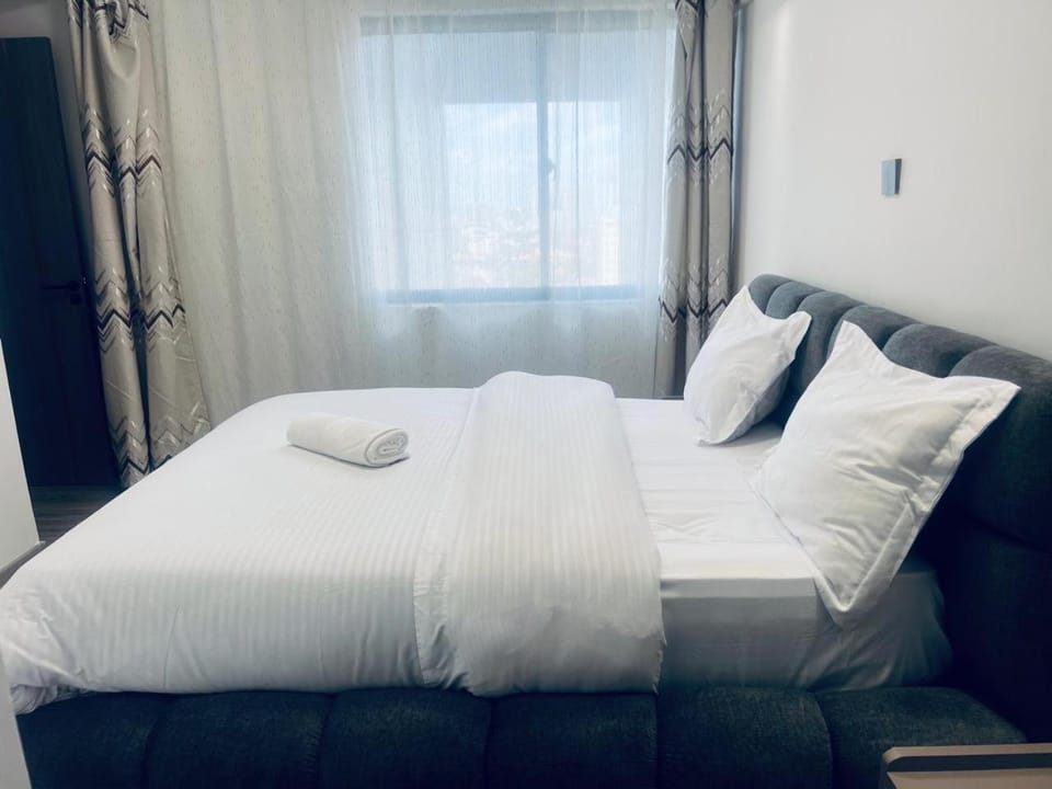 modern serenity suites three bedroom apartmen with Dsq , restaurant ,equipped gym,private parking space, children playing ground, proximity to major shopping malls and unbeatable city views Apartment in Nairobi County