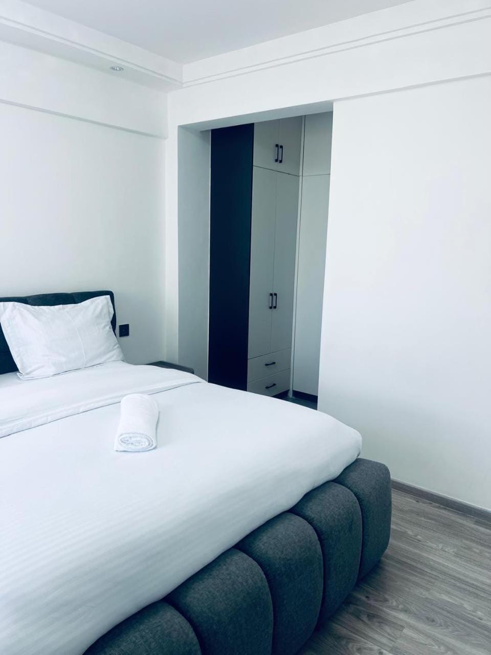 modern serenity suites three bedroom apartmen with Dsq , restaurant ,equipped gym,private parking space, children playing ground, proximity to major shopping malls and unbeatable city views Apartment in Nairobi County
