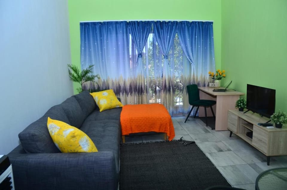 Living room, Seating area, Evening entertainment