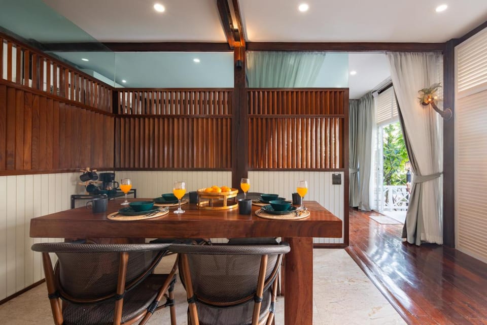 Living room, Dining area, Dinner, air conditioner