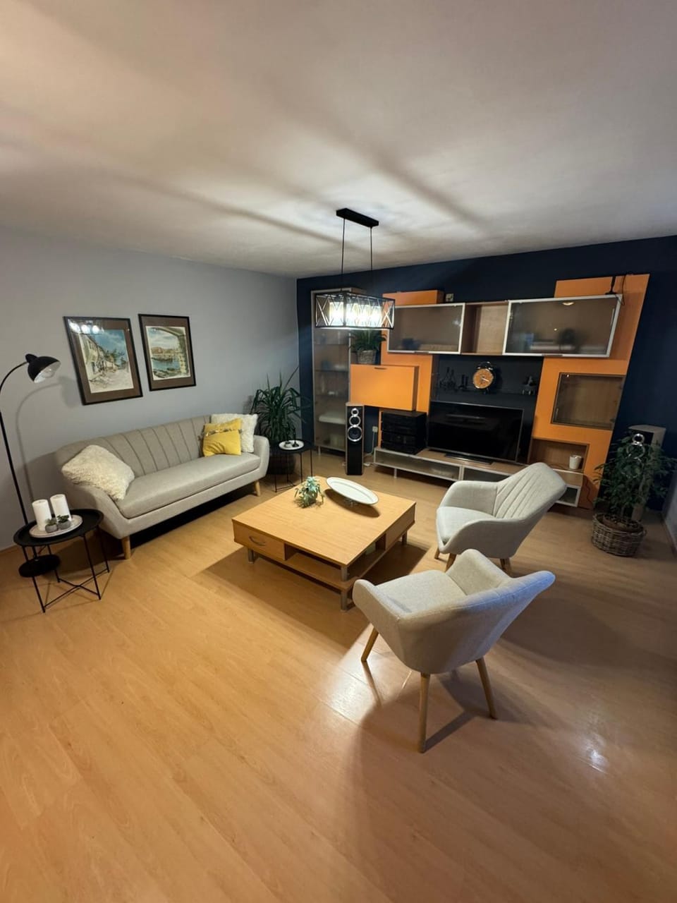 Prostran moderan apartman110 kvadrata u centru- 2 spavaće sobe, parking u dvoristu Apartment in Serbia