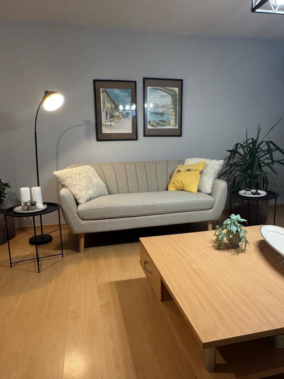 Prostran moderan apartman110 kvadrata u centru- 2 spavaće sobe, parking u dvoristu Apartment in Serbia