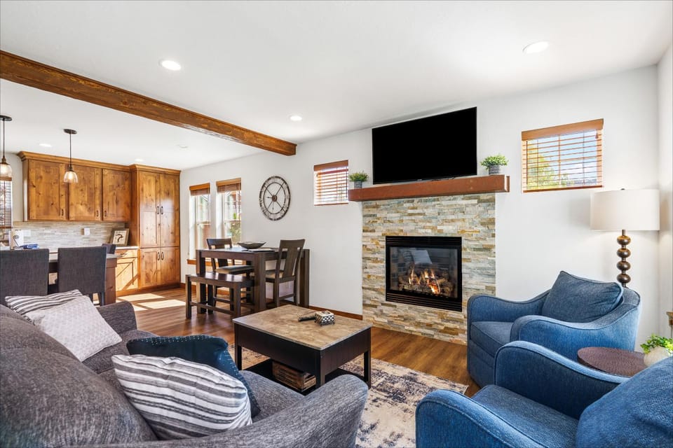 Boat on Lake Pend Oreille Ski at Schweitzer House in Dover