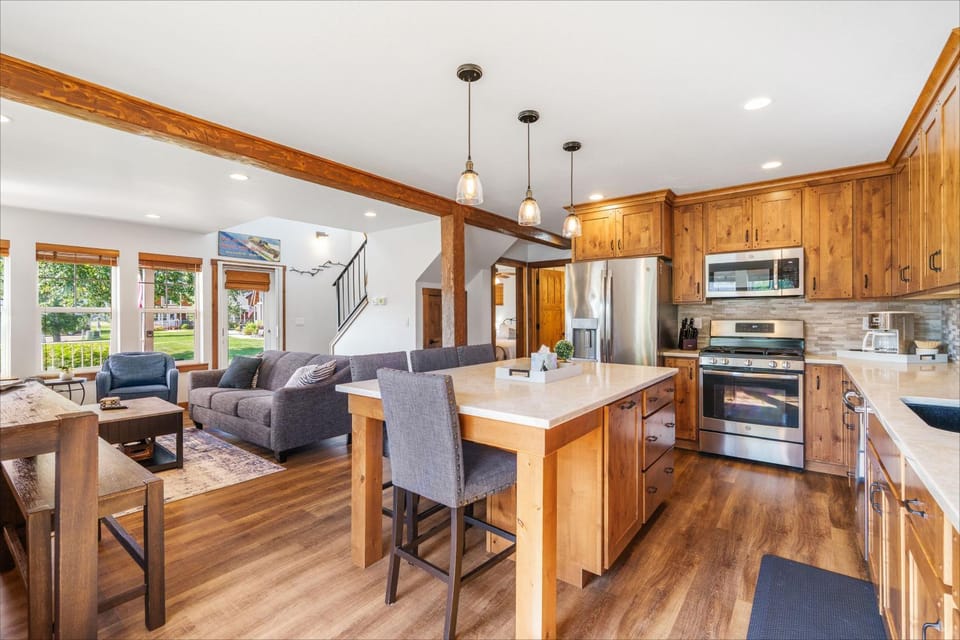 Boat on Lake Pend Oreille Ski at Schweitzer House in Dover