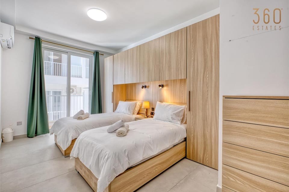 Bed, Photo of the whole room, Bedroom, towels, wardrobe