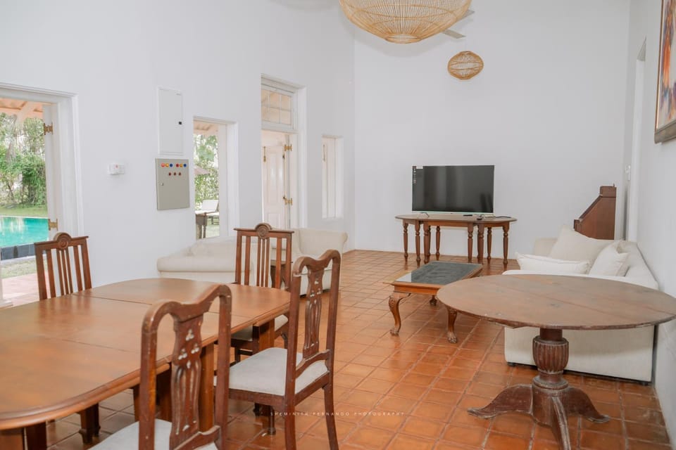 Communal lounge/ TV room, TV and multimedia, Living room, Dining area