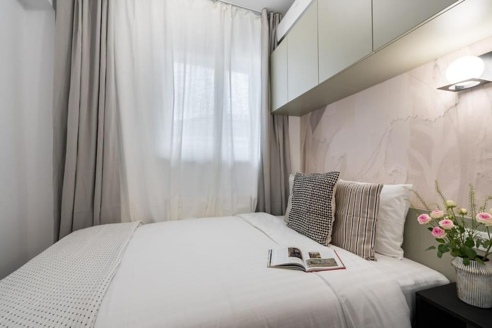 Superb 2BR Flat - Cismigiu Gardens - Terrace Apartment in Bucharest
