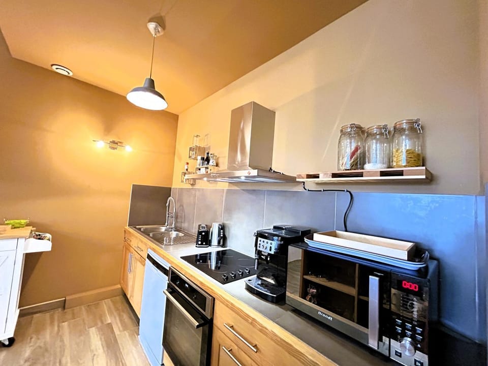 Kitchen or kitchenette, Living room