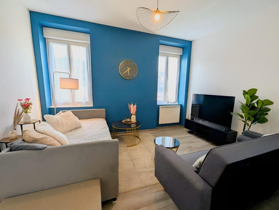 Communal lounge/ TV room, TV and multimedia, Living room, Seating area