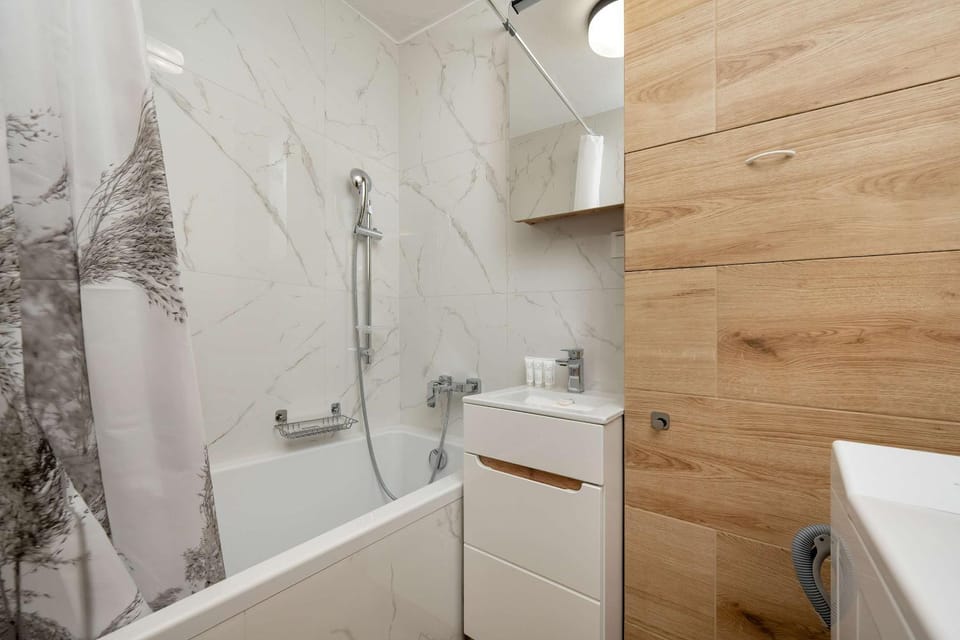 Bathroom, Bath