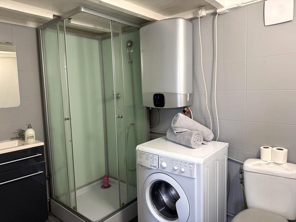 Shower, Toilet, washing machine