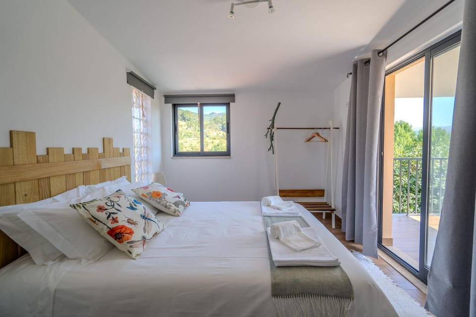 Bed, Photo of the whole room, Bedroom