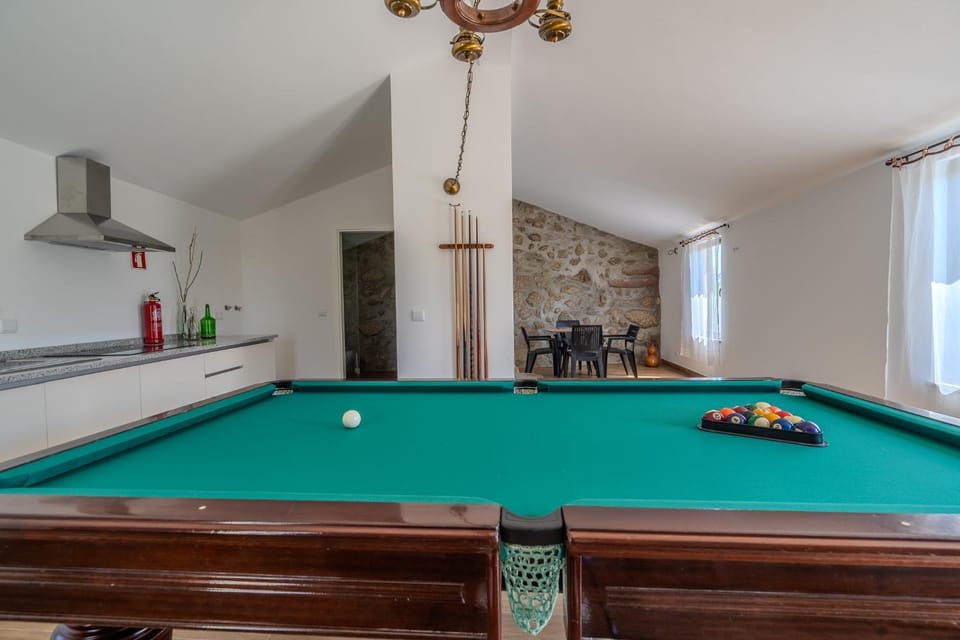 Billiard, Game Room