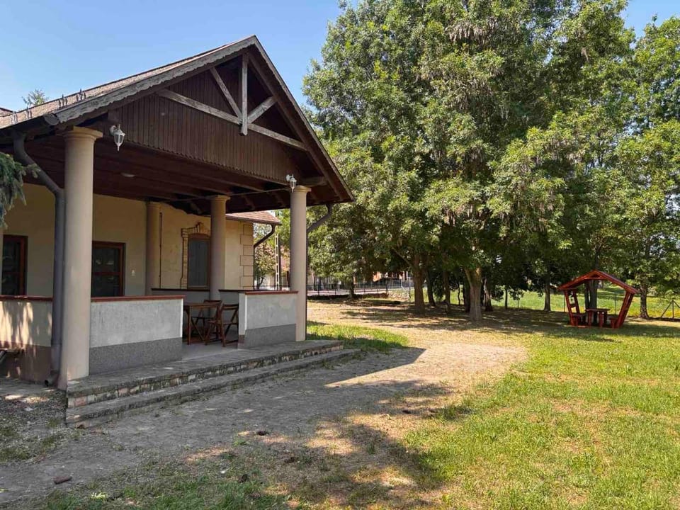 Gátőrház Szigetbecse Horgásztanya Apartment in Hungary