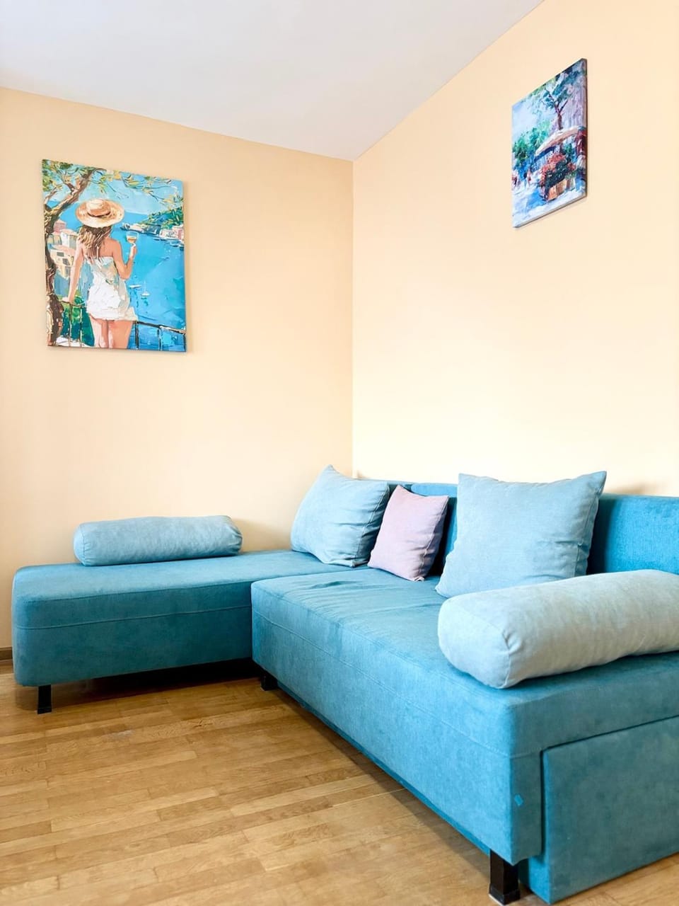 Living room, Seating area, internet