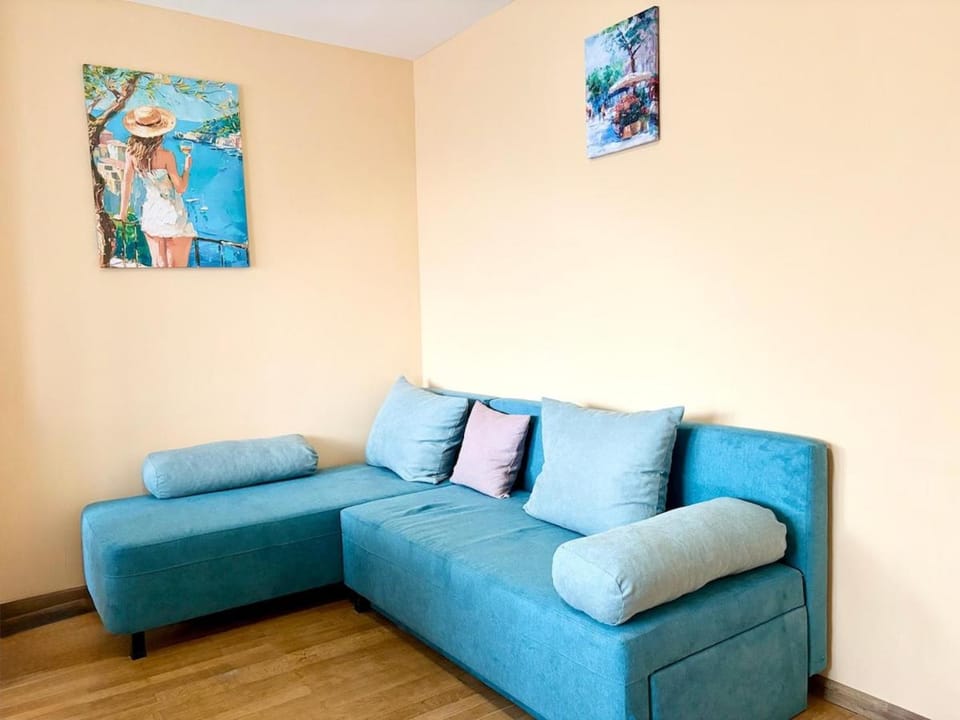 TV and multimedia, Living room, Seating area, internet