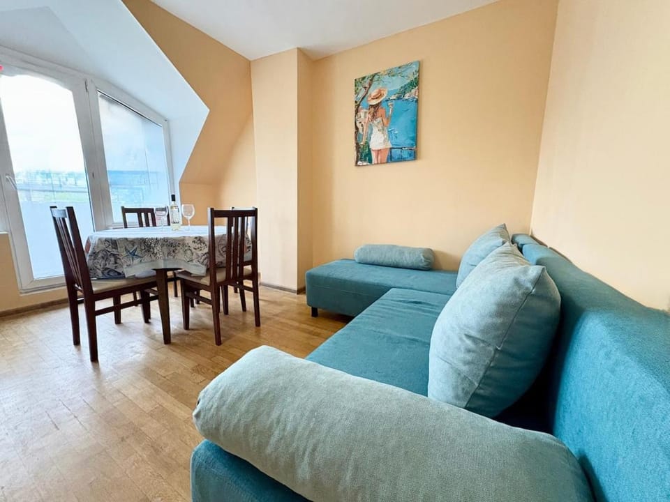 Living room, Seating area, Dining area, internet
