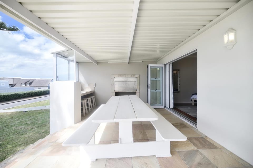 Patio, Day, BBQ facilities, View (from property/room), Evening entertainment, Sea view