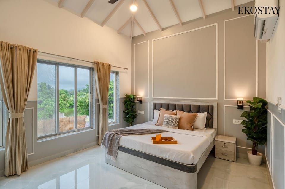 Bed, Photo of the whole room, Bedroom