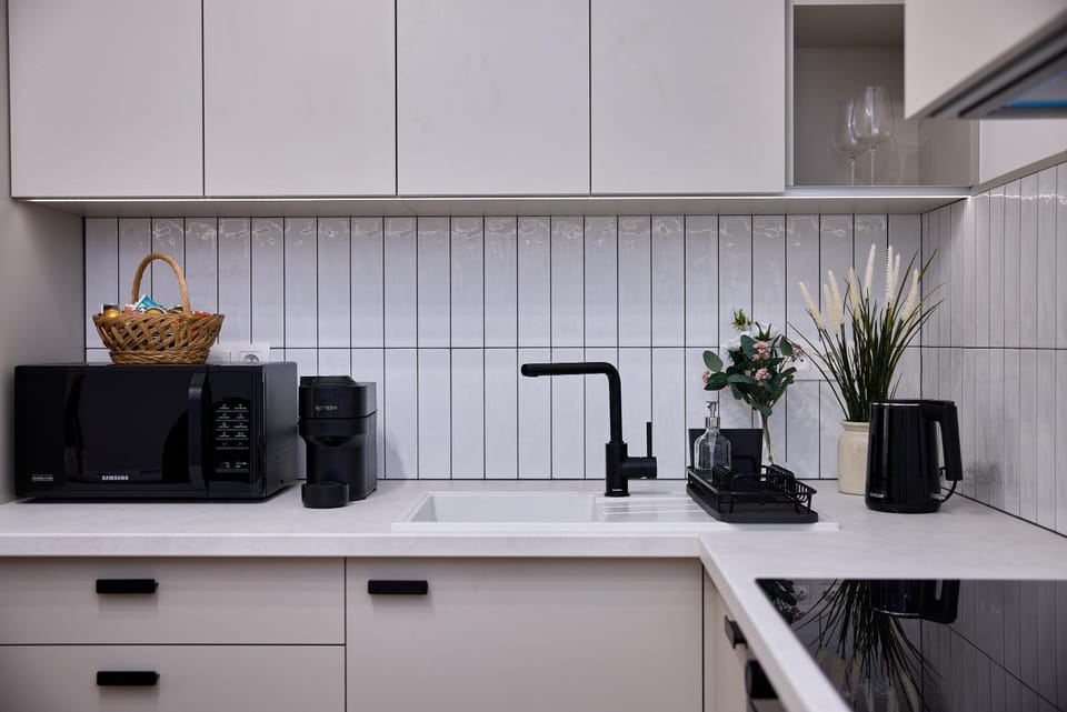 Coffee/tea facilities, Kitchen or kitchenette, microwave, stove