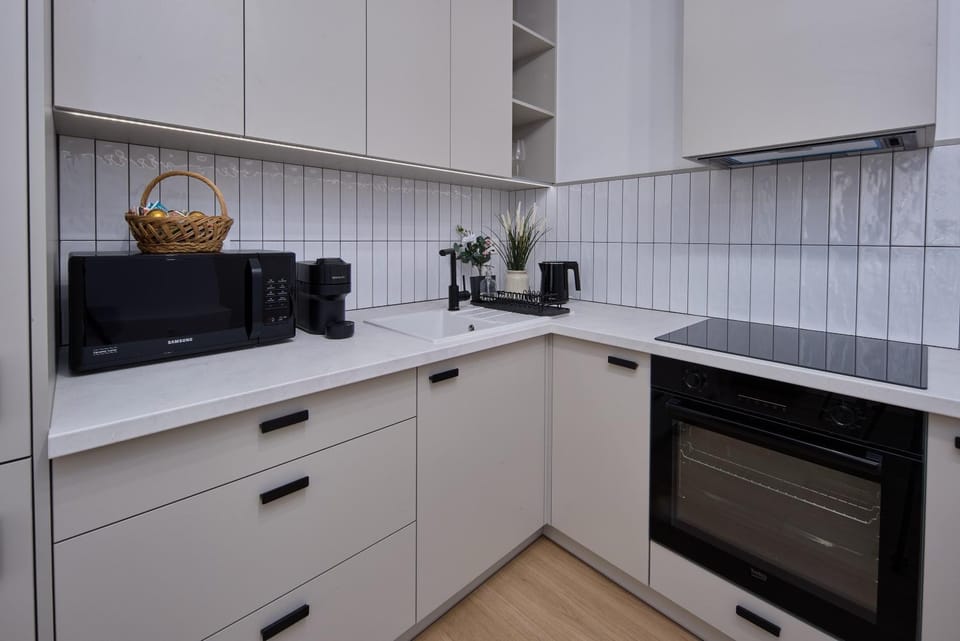 Coffee/tea facilities, Kitchen or kitchenette, microwave, stove