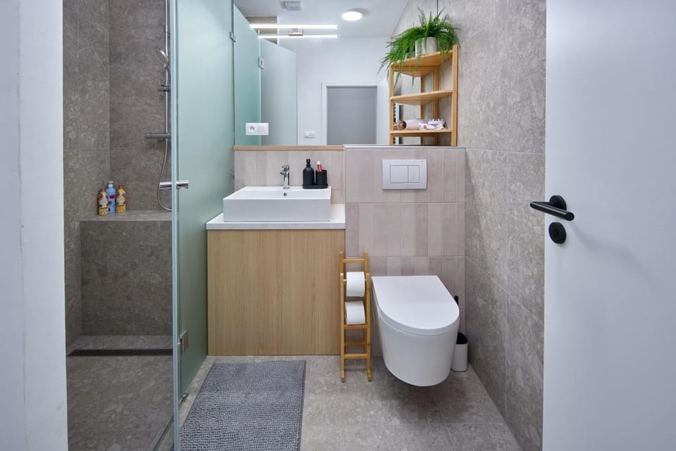 Shower, Toilet, Bathroom, hair dryier