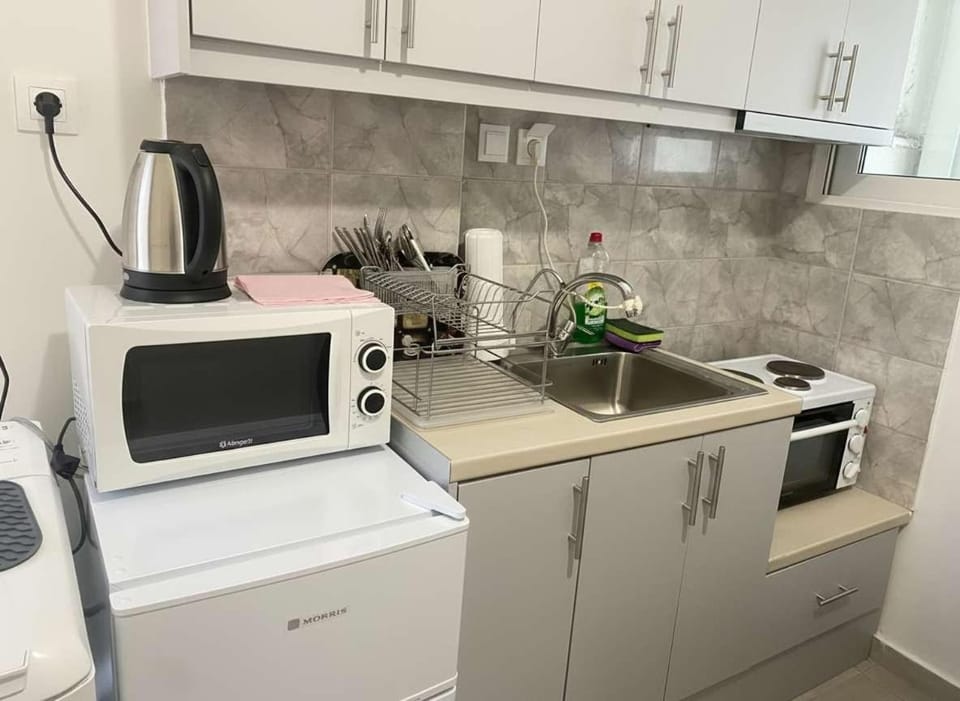 Modern 1BD Kallithea Home with Patio Apartment in Kallithea