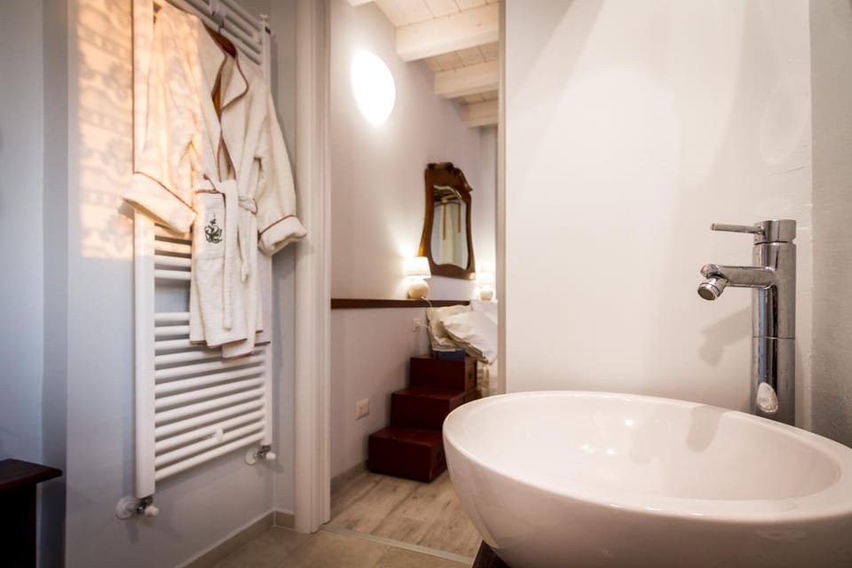 Bathroom, Living room
