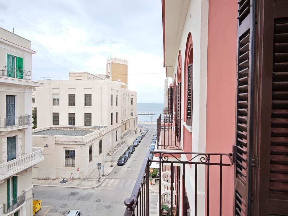 Property building, Neighbourhood, View (from property/room), Balcony/Terrace, City view, Sea view, Street view, Location