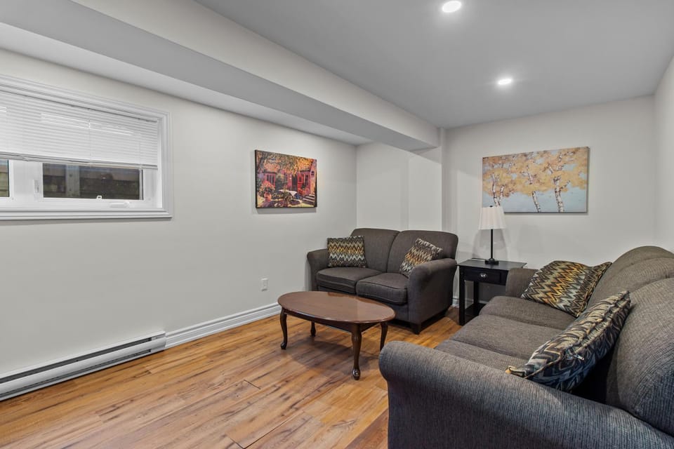 Stylish 2BR WiFi Parking MUN Walk Apartment hotel in St Johns