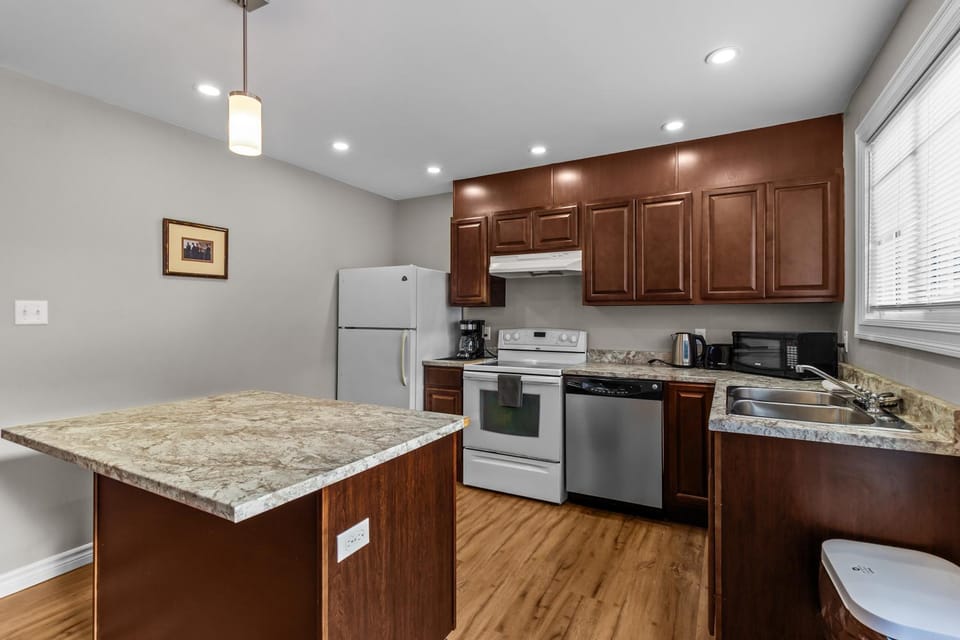 Spacious 3BR WiFi WD Parking Apartment hotel in St Johns