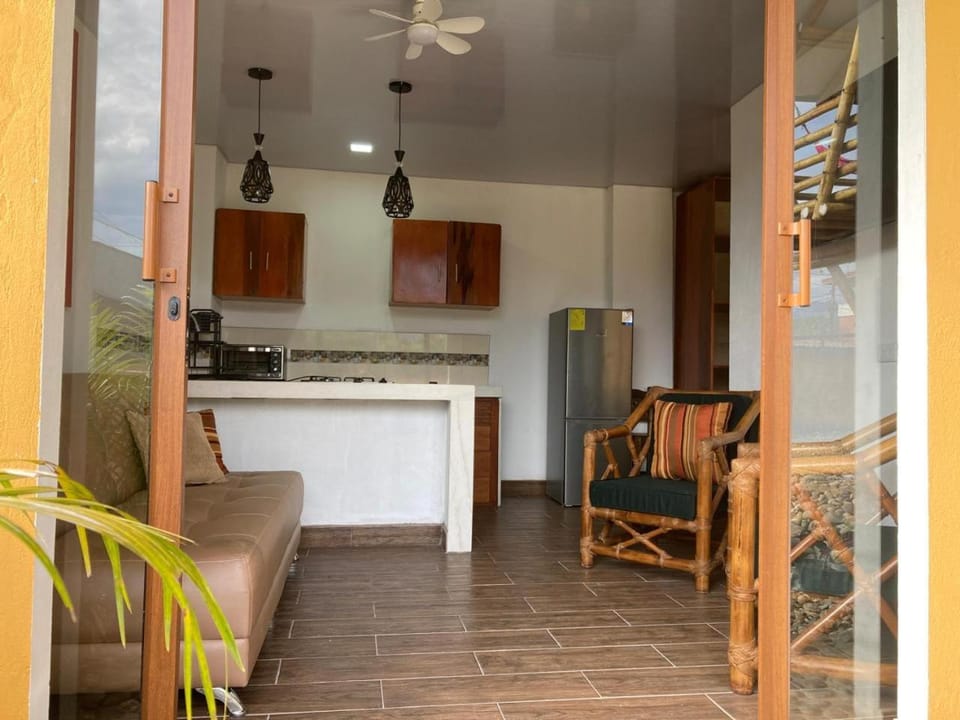 Kitchen or kitchenette, Dining area, pet friendly