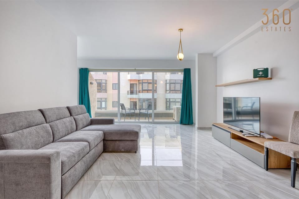 Communal lounge/ TV room, TV and multimedia, Living room, Evening entertainment