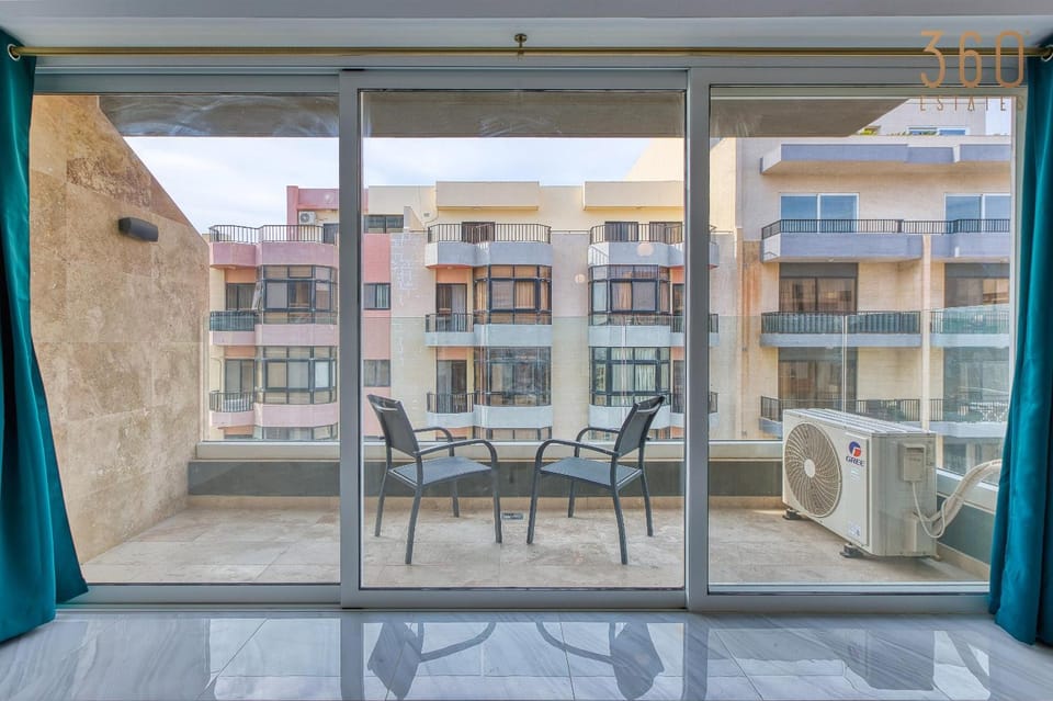 Property building, Patio, Day, View (from property/room), Balcony/Terrace, Living room, Seating area, Dining area