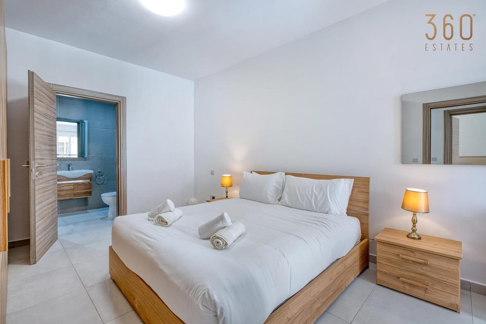 Bed, Photo of the whole room, Bedroom, towels, wardrobe