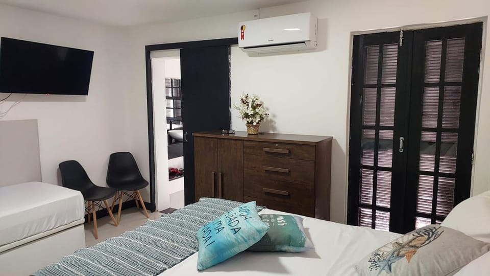 Bed, TV and multimedia, Photo of the whole room, Bedroom, air conditioner