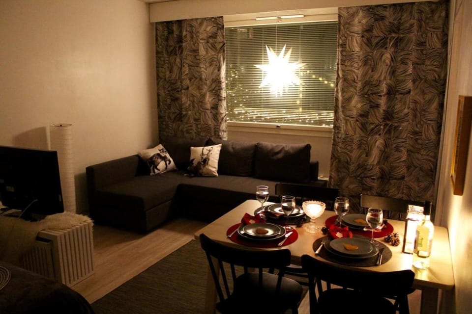 Living room, Food and drinks, Seating area, Dining area, Food