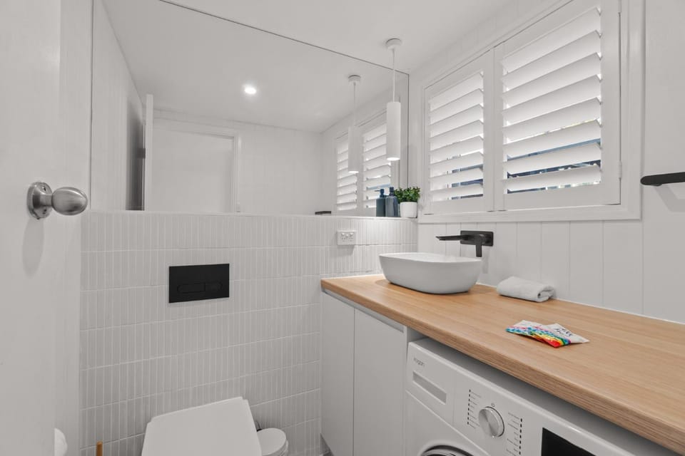 Stylish 2-Bed Townhouse in Leafy Hyde Park Apartment in Adelaide