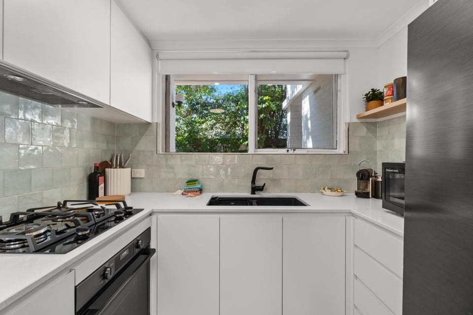 Stylish 2-Bed Townhouse in Leafy Hyde Park Apartment in Adelaide