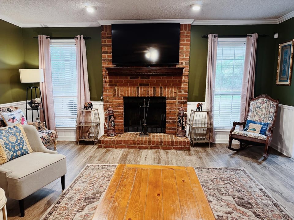 Spacious 3BR Retreat Near VSU, SGMC & Moody House in Valdosta