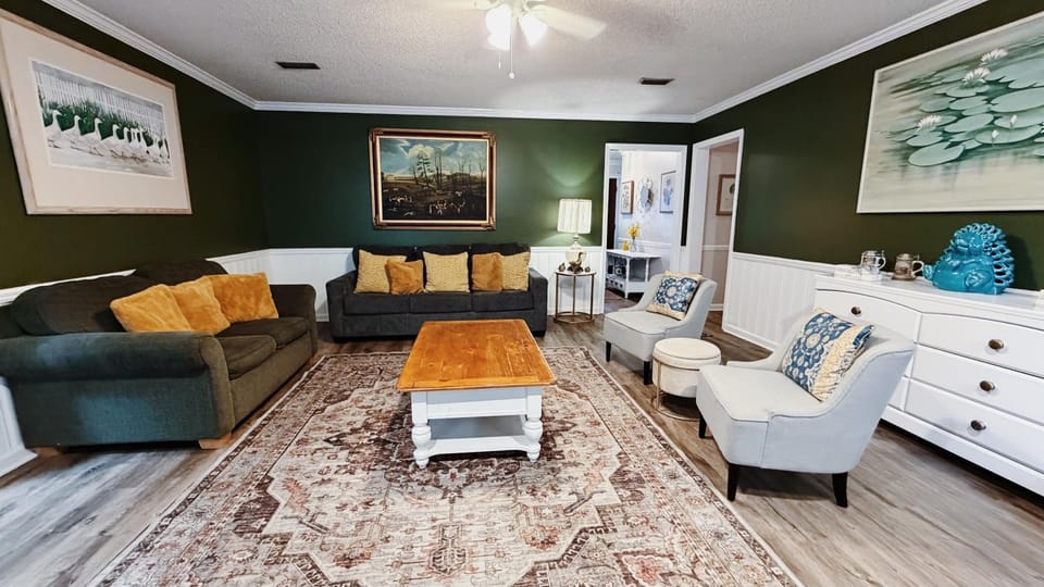 Spacious 3BR Retreat Near VSU, SGMC & Moody House in Valdosta