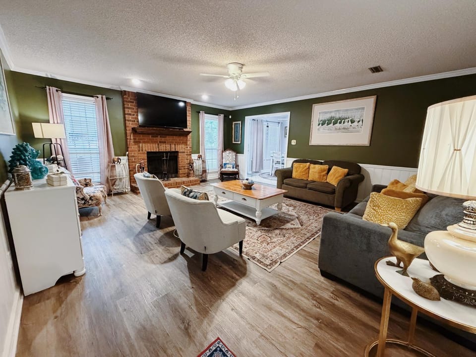 Spacious 3BR Retreat Near VSU, SGMC & Moody House in Valdosta