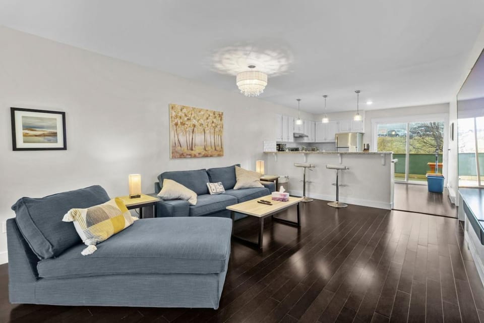 Quidi Vidi King 3 Doubles Parking Office House in St Johns